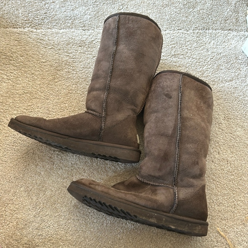 Classic tall Ugg (5815). Good used condition.  Beautiful dark brown color.